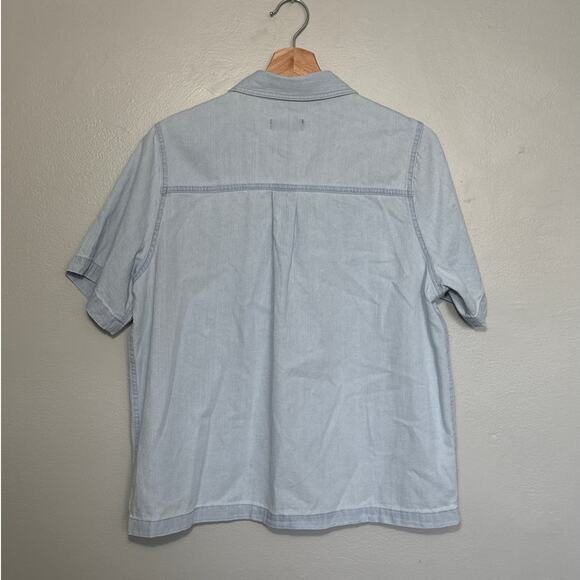 Women's Size M Quince Distressed Denim Short Sleeve Shirt Light Chambray Cotton - Picture 6 of 6